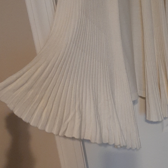 Cream colored Cardigan - Picture 2 of 2